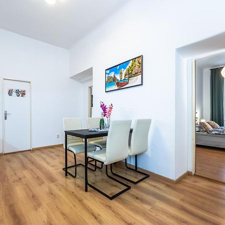 Wenceslas Square 2 Bedroom Apartment Прага Екстер'єр фото